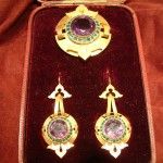 Conjunto oro esmeraldas amatistas siglo XIX