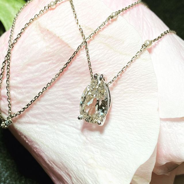 Diamante Talla Pera 1'25 Kts con Cadena de Platino y Permitas