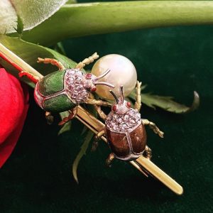 Broche Oro Esmaltes Rubies Diamantes 2 Escarabajos Peloteros Rodando Perla Australiana